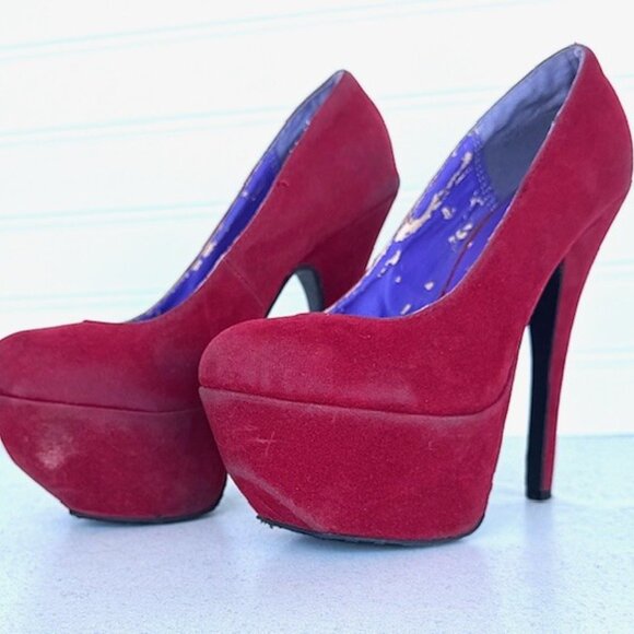 DOLLHOUSE 6 Inch Heels Size 5.5, Red Suede Platform Pumps - Picture 11 of 12